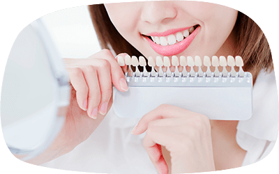 ホワイトニングを受けている画像